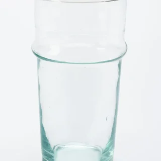 Jarrón de vidrio soplado reciclado