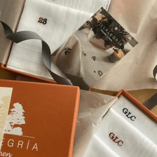 Pañuelo con iniciales