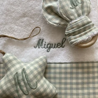 Toalla de bebé bordada