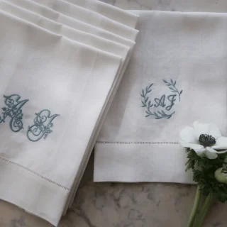 Toalla de lino con vainica hecha a mano