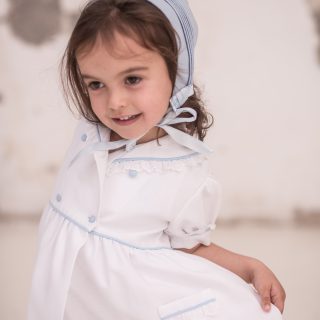 Bata de manga corta para niña de estilo clásico – Modelo Jazmín
