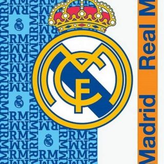 Real Madrid Toalla playa, gimnasio o baño de microfibra con unas medidas de 70x140cm. ideal para seguidores de este gran equipo.
